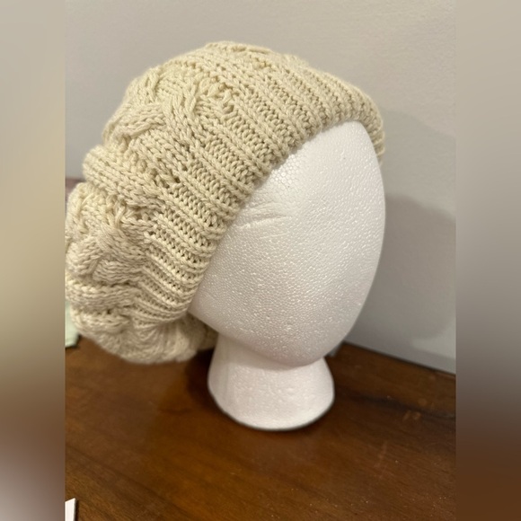 NWOT Women’s Cream OS  slouchy beanie cable-knit beret. Fleece Lined. - Picture 2 of 11